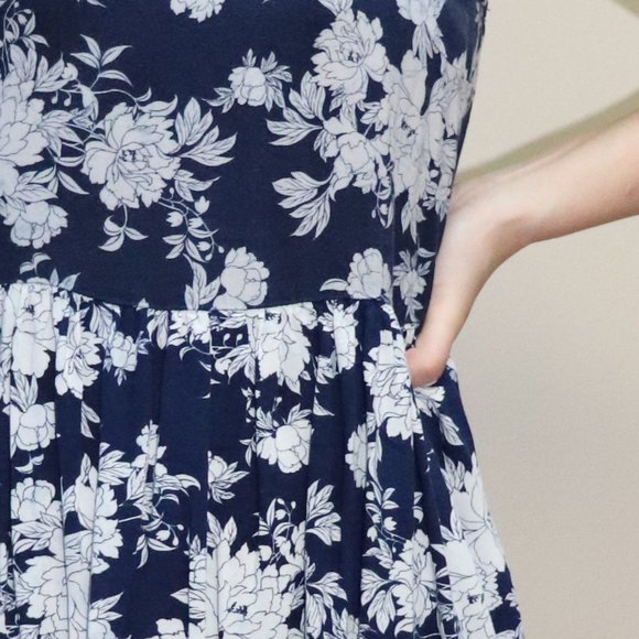 White Floral Navy Blue Dress - Picture 4 of 4